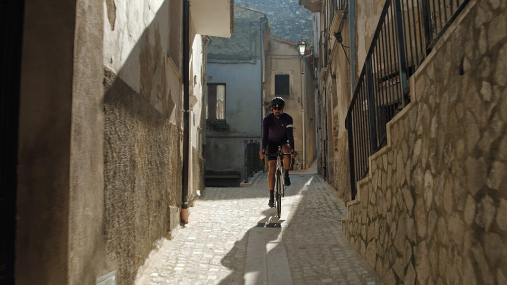 cyklist i en medelhavsby