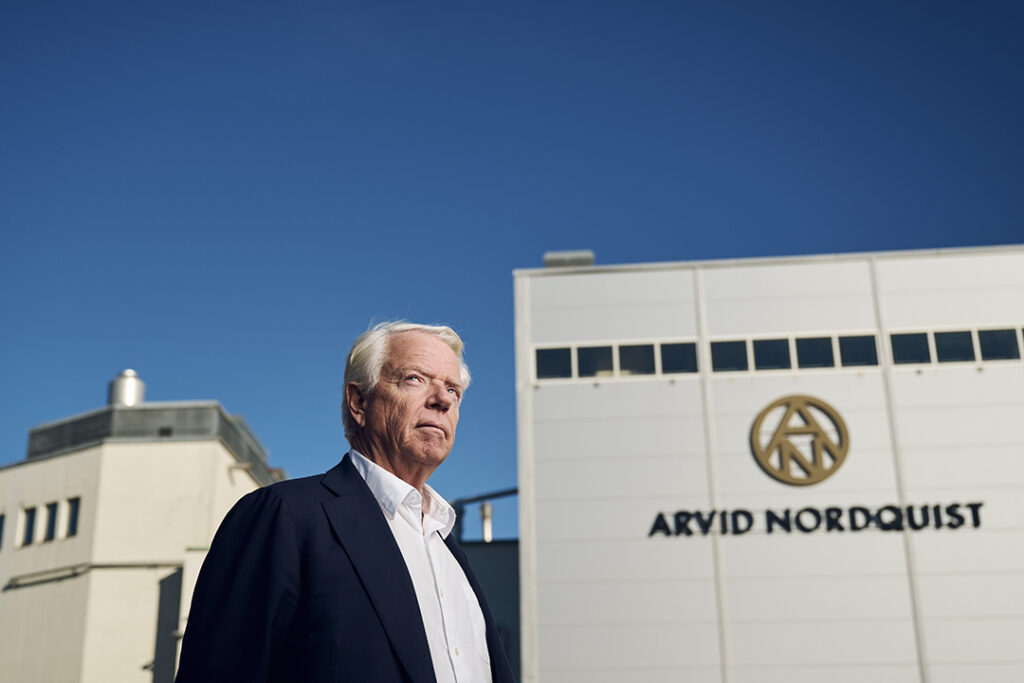 Anders Nordquist utanför Arvid nordquist fabriken