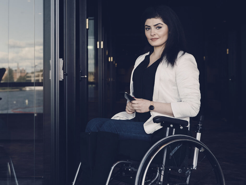 Kvinna i rullstol