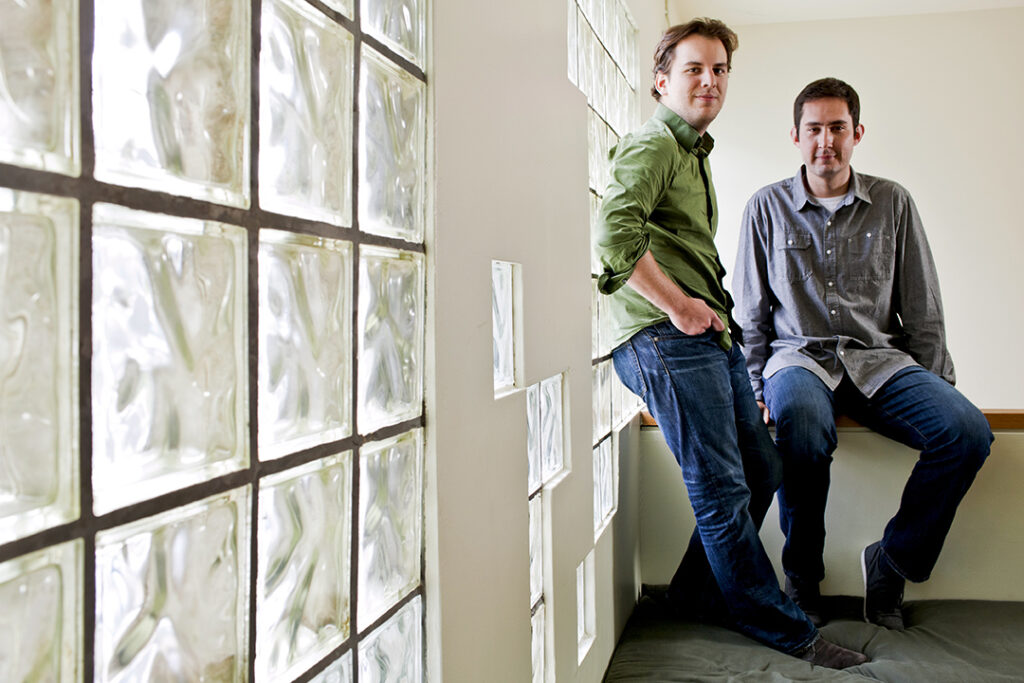 Kevin Systrom, Instagrams verkställande direktör, till höger, med en av grundarna, Mike Krieger på företagets kontor i San Francisco, 2011.