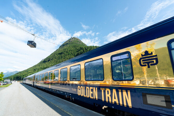 The Golden Train vid station