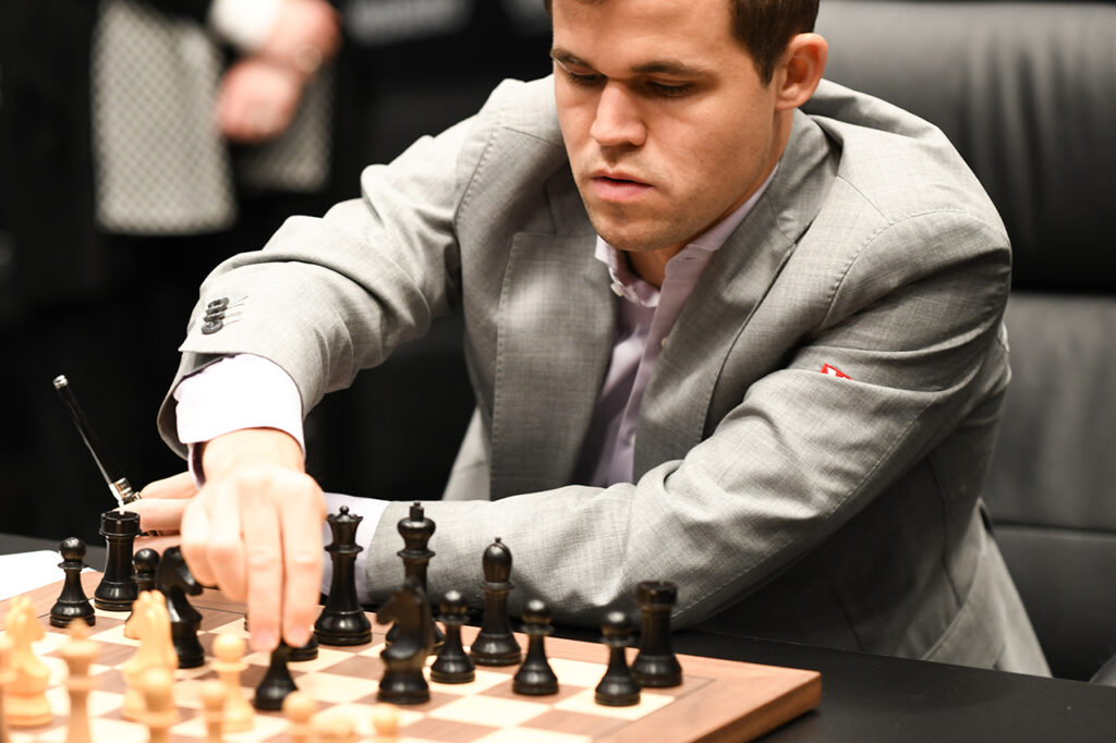 Magnus Carlsen  spelar schack