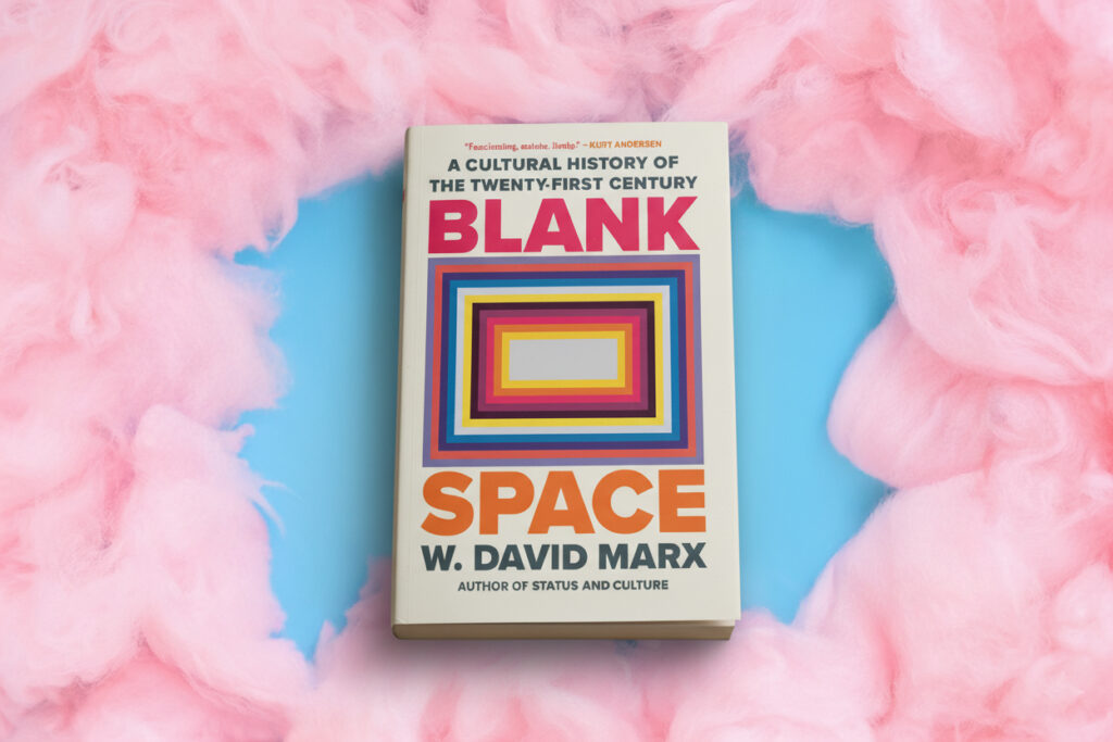 Blank Space-omlaget ligger på en bädd av rosa sockervadd