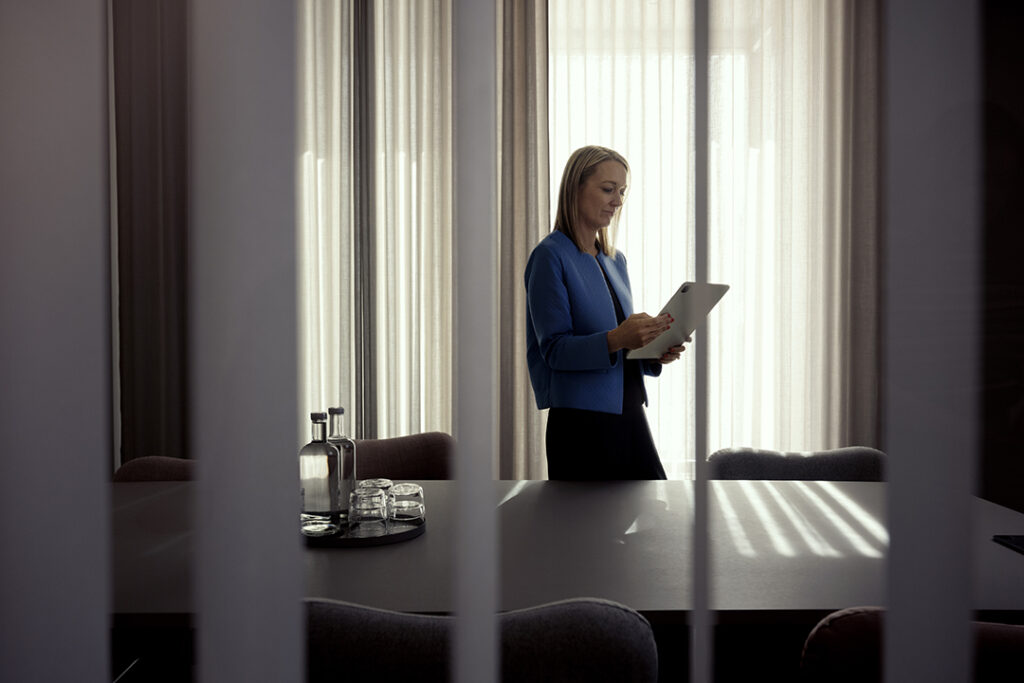 Lotta Bourgoin på ett kontor