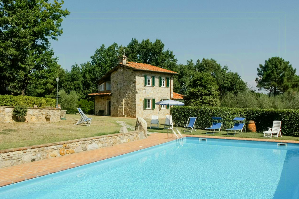 Poolen och huset på Landfolk