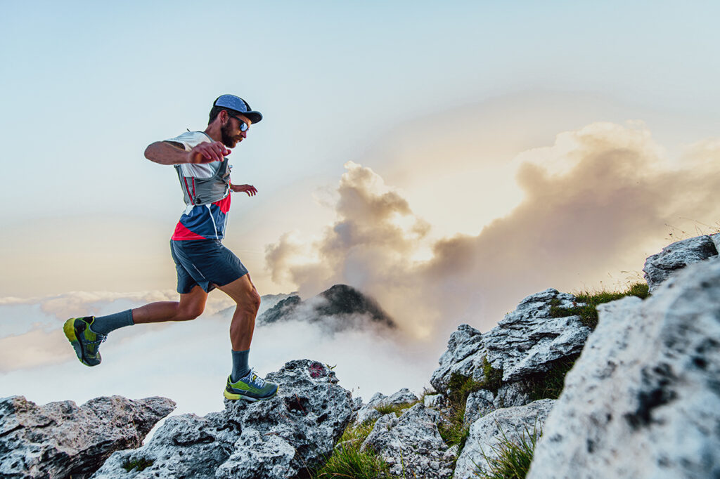 Ultramaratonlöpare i bergen